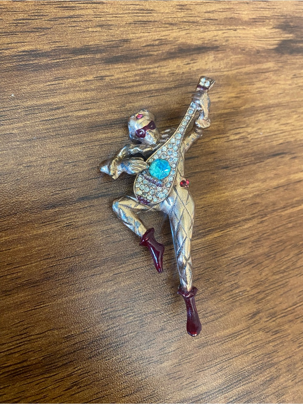 Vintage Harlequin Musician Figurine Brooch in Silver and Red Sim to Urie Mandle